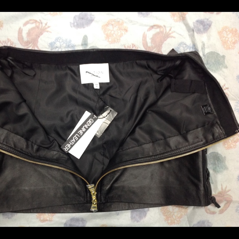 NEW WITH TAGS EXPRESS 100% LEATHER MINI SKIRT - Picture 5 of 8